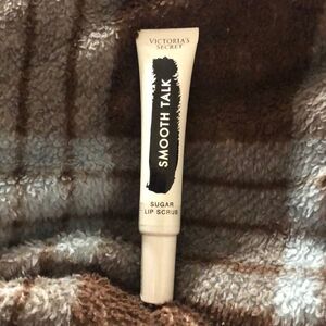 New Victoria’s Secret Smooth Talk sugar Lip scrub
